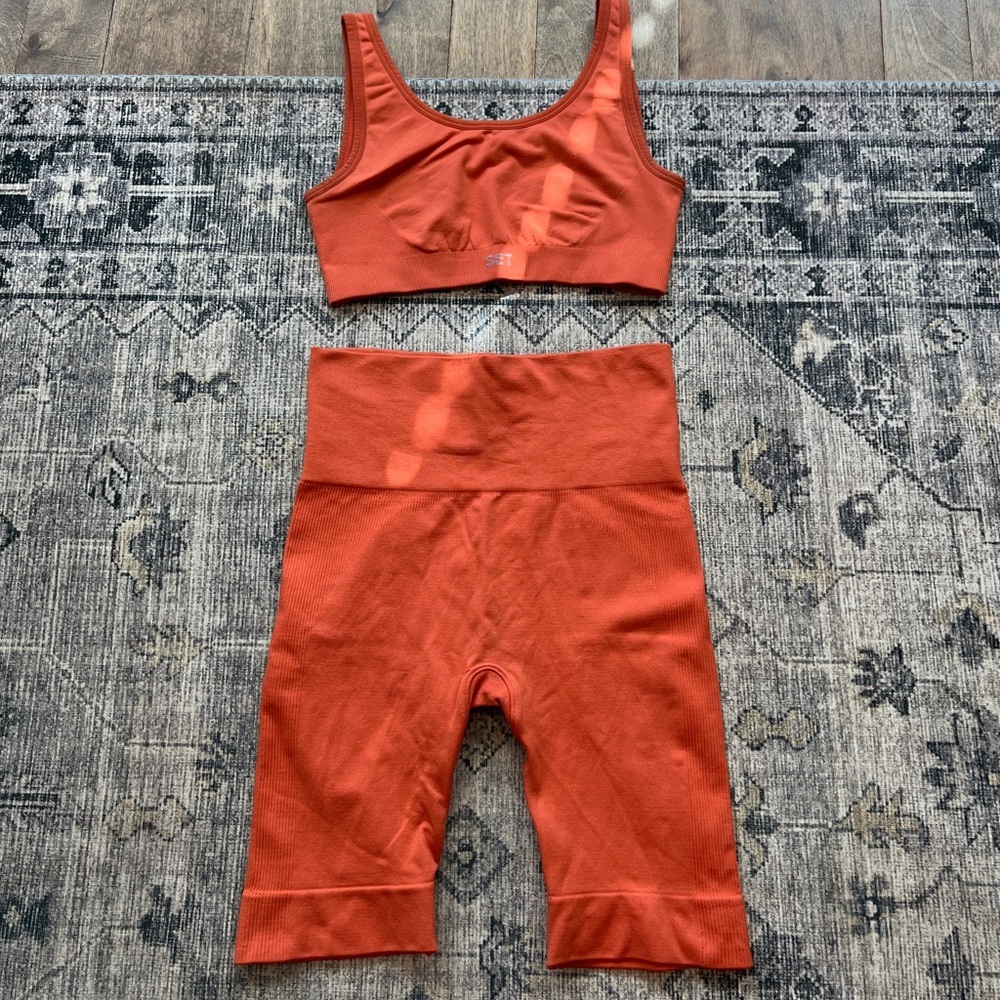 SET ACTIVE women’s seamless bra and biker shorts set size M/L top, XS/S shorts